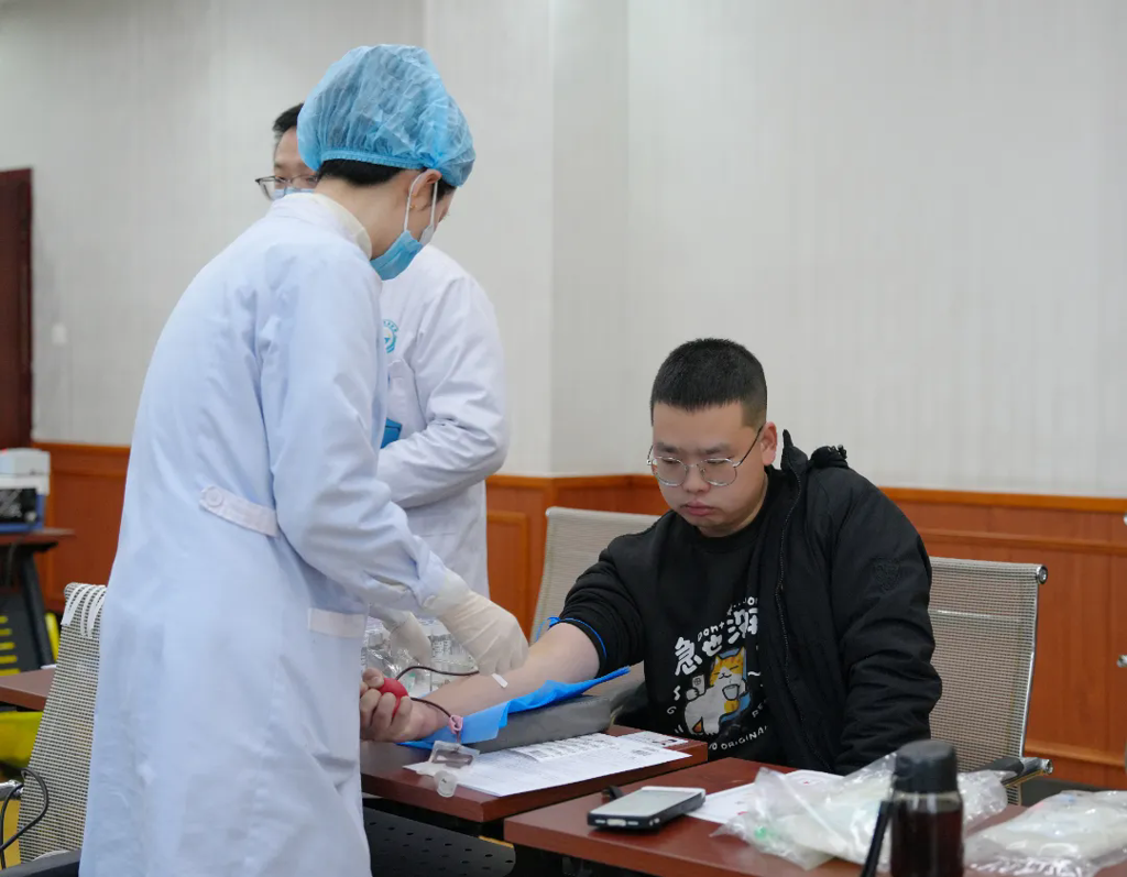 党员先锋献热血 医者仁心显担当 | 市民康医院开展无偿献血活动